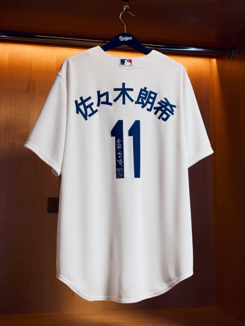 Autographed Jerseys. Legendary Threads from sports stars.